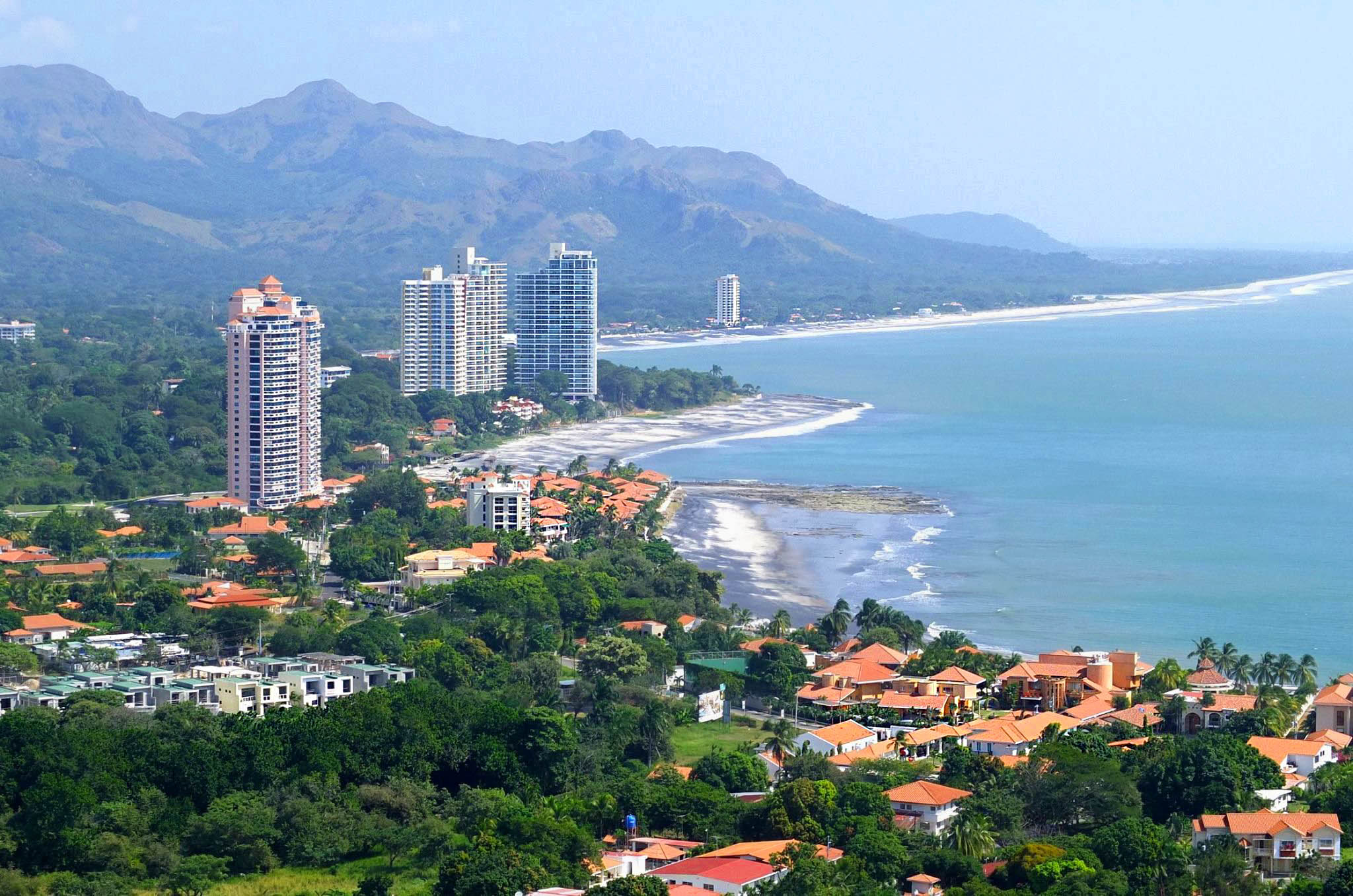 Beach community in Panama where rent is comparable but air conditioning and a car raise monthly costs